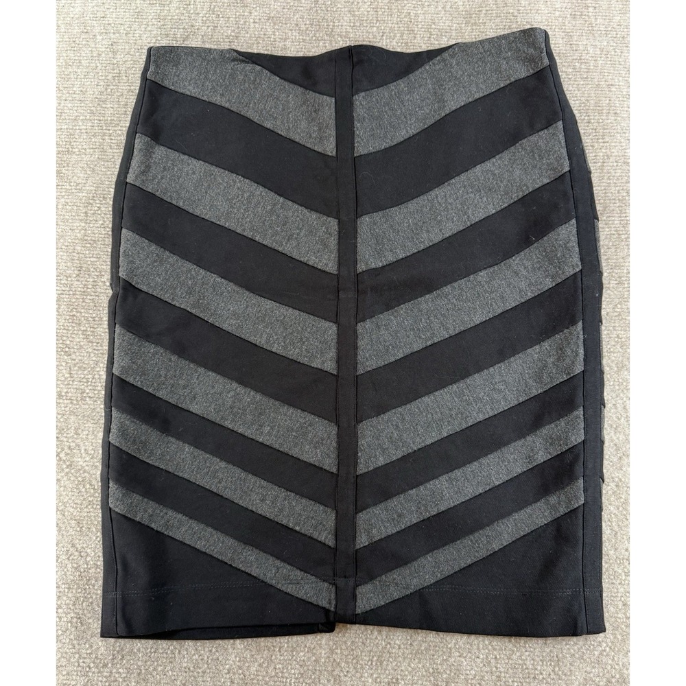 White House Black Market Skirt Size 8 Black Gray Chevron Stripe‎ Pencil Skirt